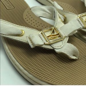 Sperry Topsider flip flop sandals